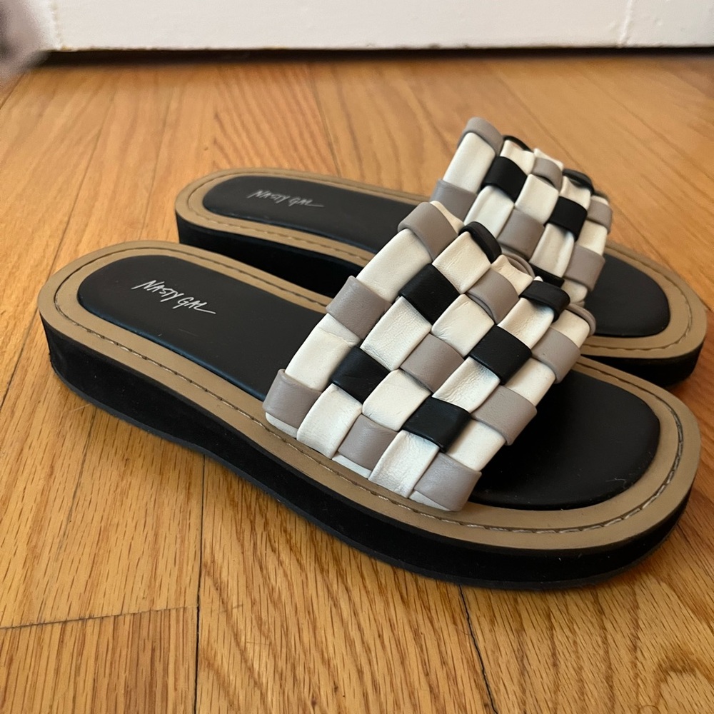Leather Woven Checkerboard Flatform Sandals